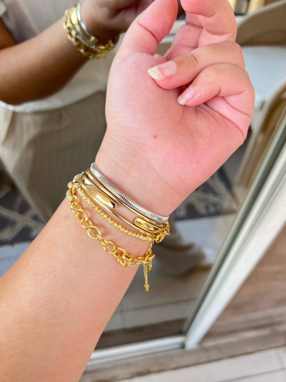 bracelet & bangle