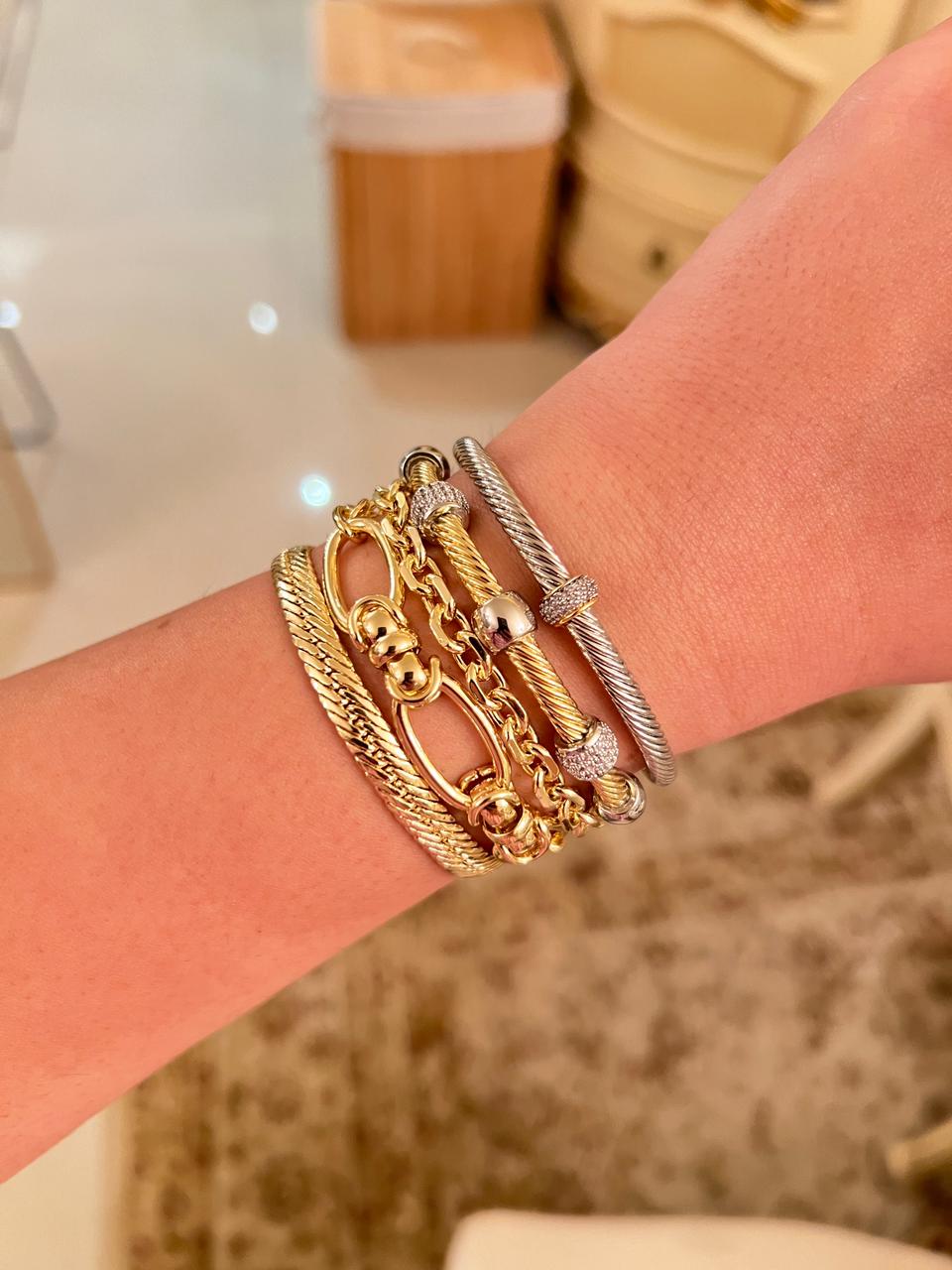 Bracelet & Bangle