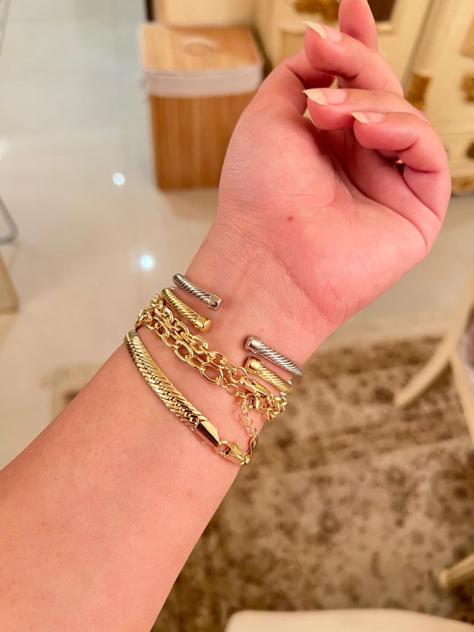 Bracelet & Bangle